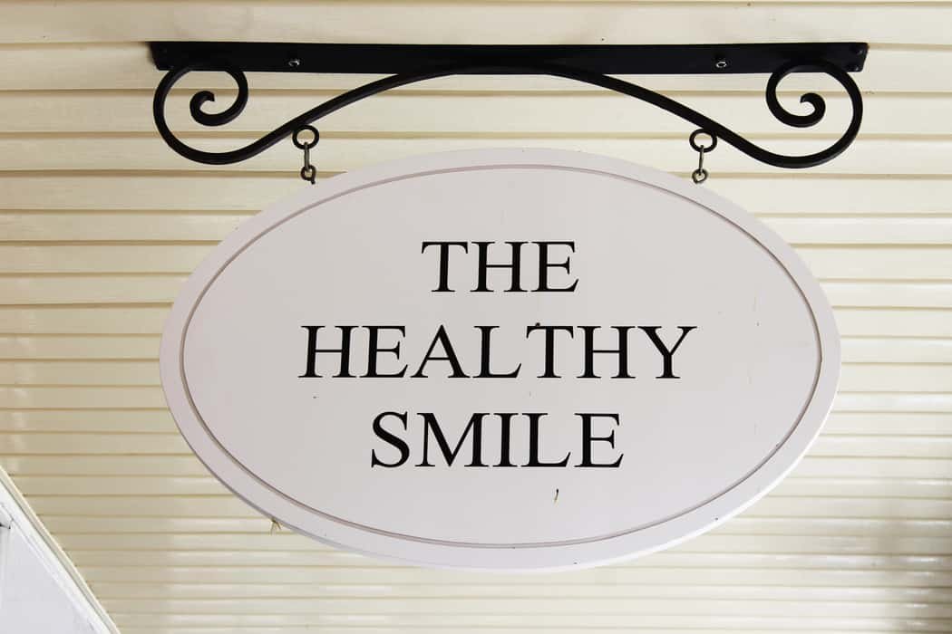 EasySignOhio's tweet photo. Hanging signage is a great way to attract attention and promote your business. At Easy Sign, we offer a wide variety of custom hanging signs to choose from, so you can find the perfect one to fit your needs.#hangingsgns #customsigns #signage #supportsmallbusiness #retailsignage https://t.co/EHanl6PovT