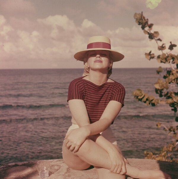 RomanPBone1's tweet photo. Marilyn Monroe by Sam Shaw, 1957. https://t.co/WlFjlS7c25