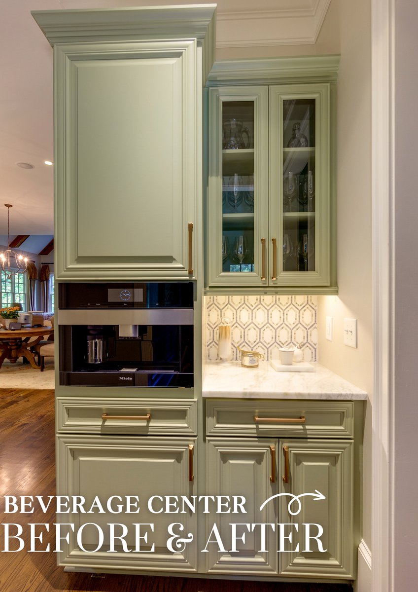 CCFFcompany's tweet image. ʙᴇᴠᴇʀᴀɢᴇ ᴄᴇɴᴛᴇʀ - ʙᴇꜰᴏʀᴇ &amp;amp; ᴀꜰᴛᴇʀ ☞  Instead of the desk area that tends to be a clutter catcher, transform it into a beverage center! Check out the built-in coffee maker 👀☕️

#beveragecenter #beveragestattion #coffemaker #kitchenreno #kitchenremodel