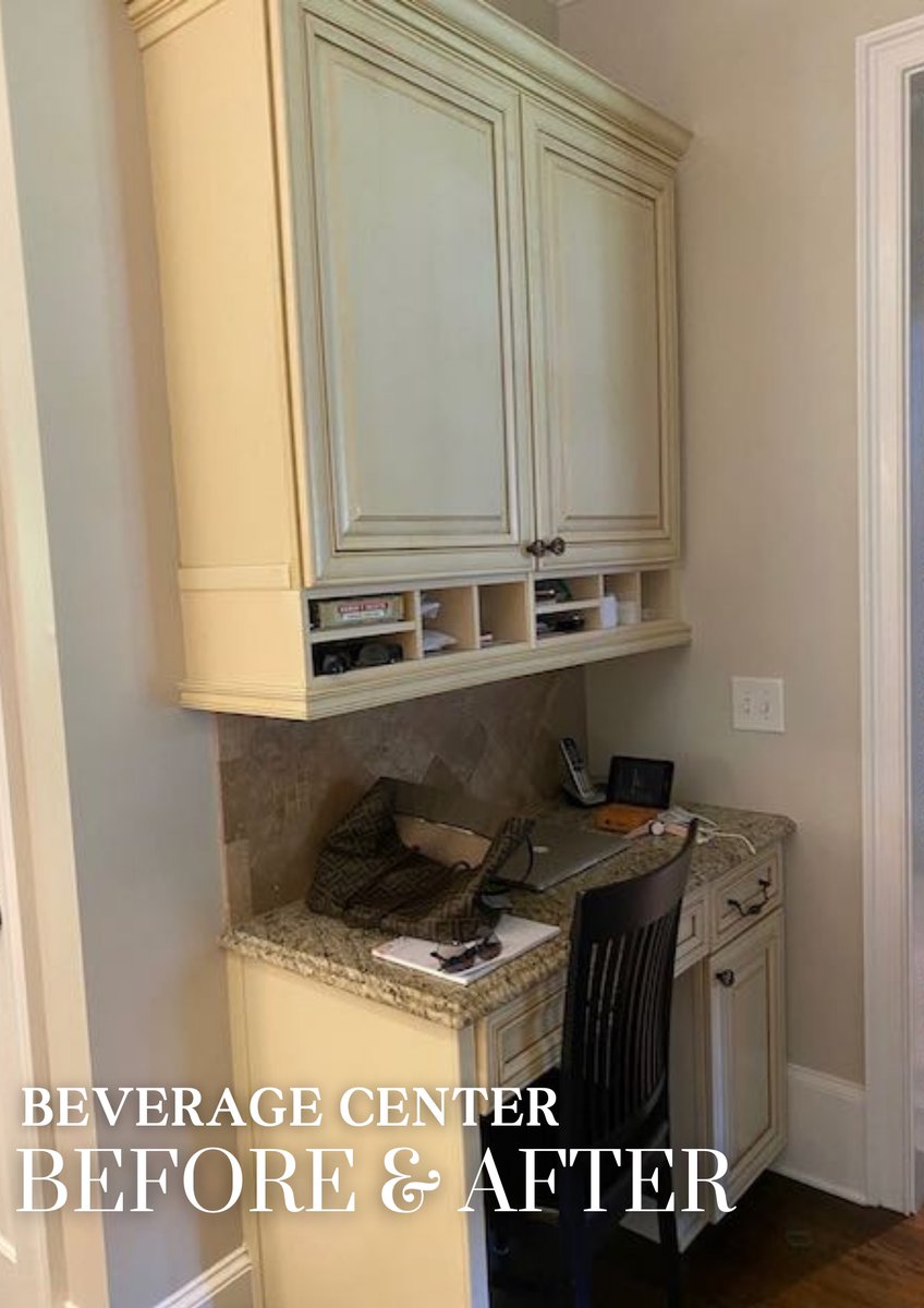 CCFFcompany's tweet image. ʙᴇᴠᴇʀᴀɢᴇ ᴄᴇɴᴛᴇʀ - ʙᴇꜰᴏʀᴇ &amp;amp; ᴀꜰᴛᴇʀ ☞  Instead of the desk area that tends to be a clutter catcher, transform it into a beverage center! Check out the built-in coffee maker 👀☕️

#beveragecenter #beveragestattion #coffemaker #kitchenreno #kitchenremodel