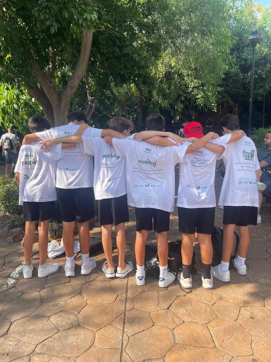 TFtalentfactory's tweet photo. Brutal #PortAventuraWorldTalent con @Portaventura_ES @vueling @frigo_helados @Campofrio_es @Desigual_ES @ISDIN y más de 1000 jóvenes creando, disfrutando y trasformando el mundo en un lugar + Sostenible Gracias #gravitywave https://t.co/Oun5kqym6K