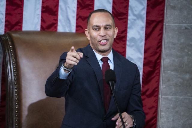 Drop a 💙 for Hakeem Jeffries, the leader that should be Speaker!