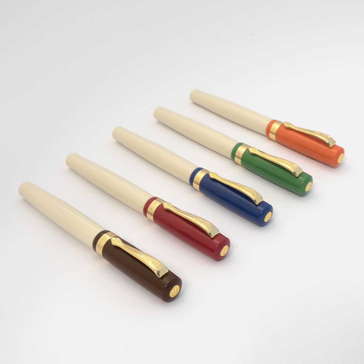 PensStudio's tweet photo. Imagine settling down by a fire with a mug of hot chocolate, journal in hand and the stunning 70s soul student pen...
Kaweco's Student pens make the perfect autumnal gifts that brighten up any dark autumn evenings.
#Kaweco#KawecoStudent#70sSoul#autumnevenings https://t.co/OxocRUQhOJ