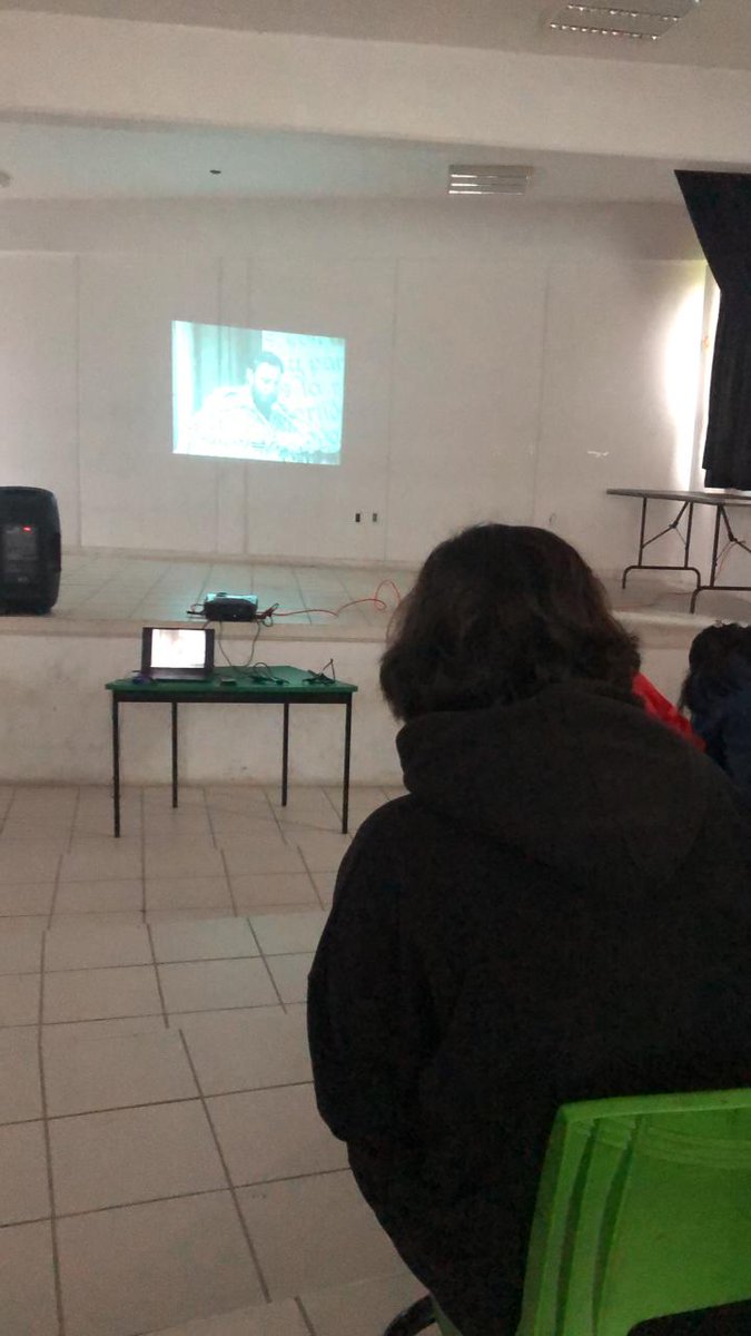 FNERRR_EDOMEX's tweet photo. Lectura y proyección de la "Carta de despedida del Che a Fidel Castro". ❤️‍🔥📚🔊🗣️🇦🇷

#FNERRR
#SemanaDelChe
#Educación 
#FNERRREsLucha
#EducaciónDeCalidad https://t.co/oZYnsyT0oX