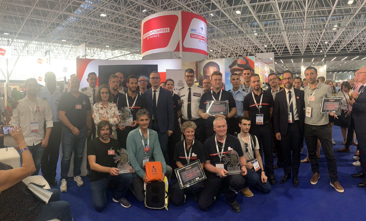 🚨🏆🚨 Félicitations aux gagnants du prix de l’#innovation coorganisé par <a href="/PompiersFR/">Pompiers de France</a> et <a href="/comatraksis/">Atraksis</a> 
💡Prix catégorie Startup  ThermoTrauma👏
💡Prix catégorie sapeur-pompier ASSIST👏
Merci à tous les participants pr leurs superbes projets innovants 🚀🚒 #TechForRescue