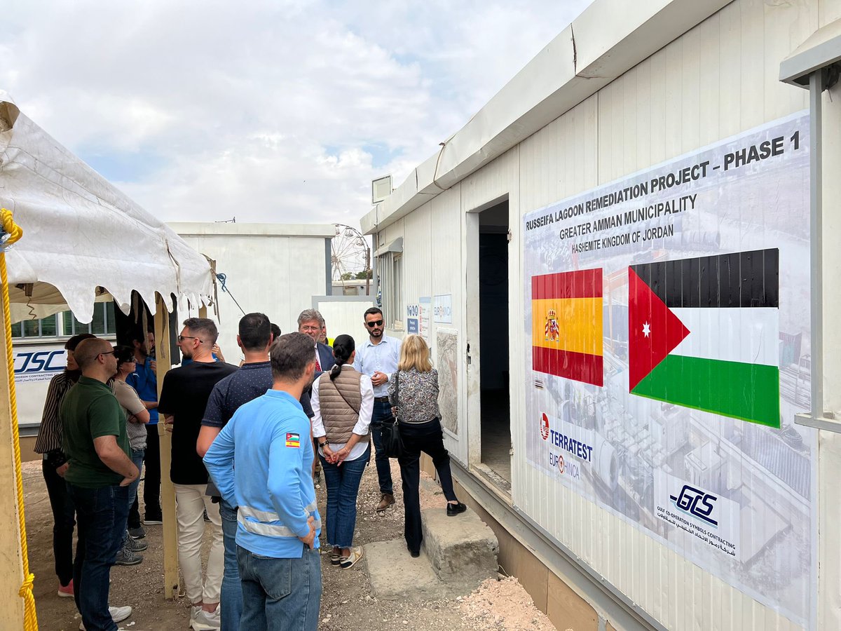 EmbEspJordania's tweet photo. El embajador🇪🇸 #MiguelDeLucas y la consejera comercial de la embajada🇪🇸 en #JO🇯🇴 visitan el proyecto @GAMtweets de canalización de #Rusaifa llevado a cabo conjuntamente por la empresa española #TERRATEST #Eurohinca y la Jordana @SadeenCo 🇯🇴🤝🇪🇸
Unidos por un propósito. #Colaboración #futuro