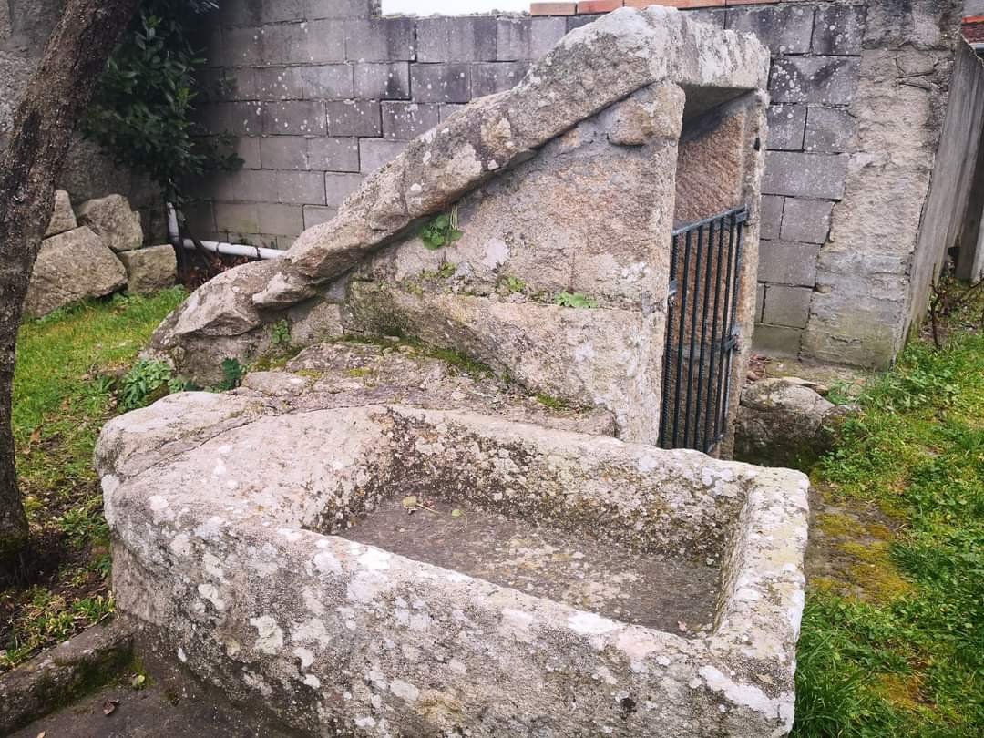 Gandara27Pepe's tweet photo. Máis #minasdeauga na #Limia que son verdadeiras xoias da #etnografía galega.
En tempos, fundamentais para á vida cotiá.

Na aldea da #CORGA [parroquia  #PiñeiradeArcos] https://t.co/ilGuCmIhKU