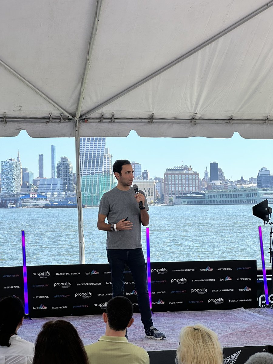 A HUGE welcome to our keynote speaker, Chief Strategy Officer & EVP, Design & Emerging Products at @Adobe & Founder of @behance, @Scottbelsky! Brace yourself for an enlightening session as he delves into how #AI is reshaping the creator economy. #Propelify #propelify2023