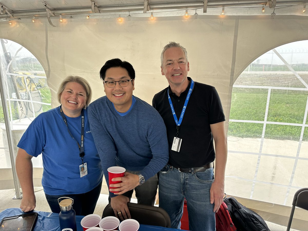 kurtifly's tweet photo. Great day at the ORD Safety Fair and 🍔 Burn. #GoodLeadsTheWay #NoSmallRolesInSafety #beingUnited #WhyILoveAO @david_a_overall @AOSafetyUAL https://t.co/yOTZ48XtJA
