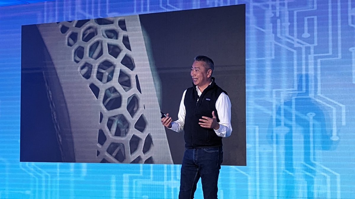 OABlanchard's tweet photo. Oh hello! @hp and @brooksrunning announcing a partnership to create more customized/personalized running shoes. Super curious about custom-molded soles and arch support. (I've been running in Brooks for almost 30 years.)
#hpimagine https://t.co/ZvSAikqEu5