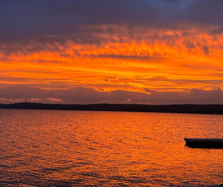 bigwinisland's tweet photo. What a beautiful sunrise this morning! From the boat at Norway Point to off the docks on the Island at the Clubhouse, our Staff did an amazing job capturing the beauty of nature.
#bigwinisland #golf #lakeofbays #muskoka #sunrise #bigwinislandgolf #explorebigwin https://t.co/5f7my4VROT