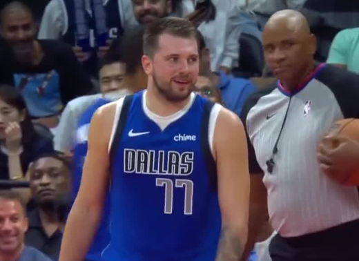 ClutchPoints's tweet photo. Luka Doncic in the 1st half:

25 points
5 rebounds

8-of-14 FG
3-of-8 3PT
6-of-7 FT https://t.co/LjZUBzcban