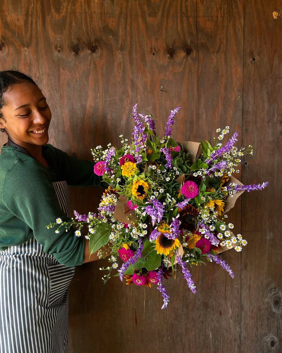 “For the past two weeks, we had the pleasure of hosting our fifth WWOOFer on the farm ..

Meet Rocky, who recently came to #WWOOF with us from New Orleans. They joined us with a little gardening experience, a positive attitude and lots of energy.”

- @delightflowerfarm