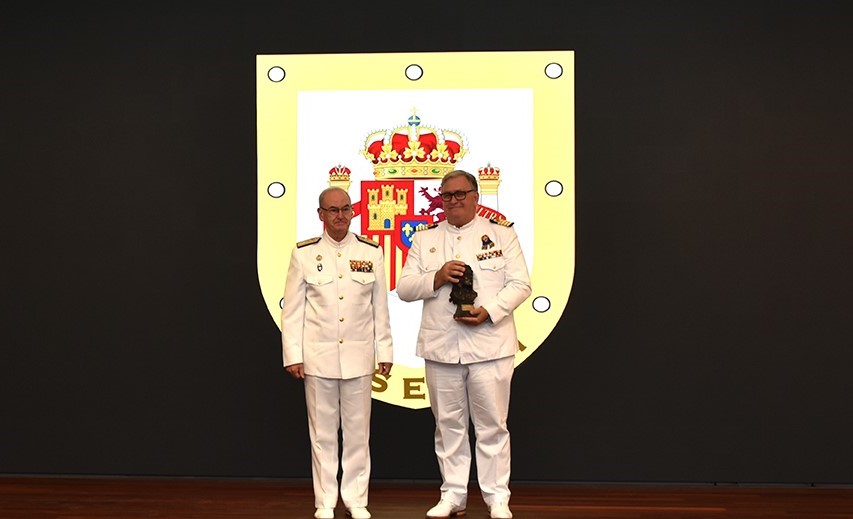 CESEDEN_OFICIAL's tweet photo. <<Premio Marqués de Santa Cruz de Marcenado>>
 Se entrega en el #CESEDEN al Capitán de Navío D. Juan Escrigas Rodriguez.

Su finalidad es recompensar al militar que de modo sobresaliente haya:
-Cultivado las ciencias o artes militares
-Contribuido a engrandecer la cultura militar https://t.co/oisF7j9RoT