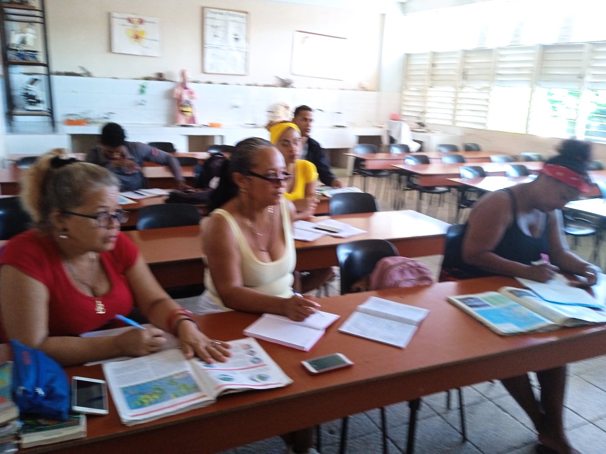 Se desarrolló  la Preparación Metodológica de Ciencias Naturales implementando   las formas de trabajo del perfeccionamiento.
