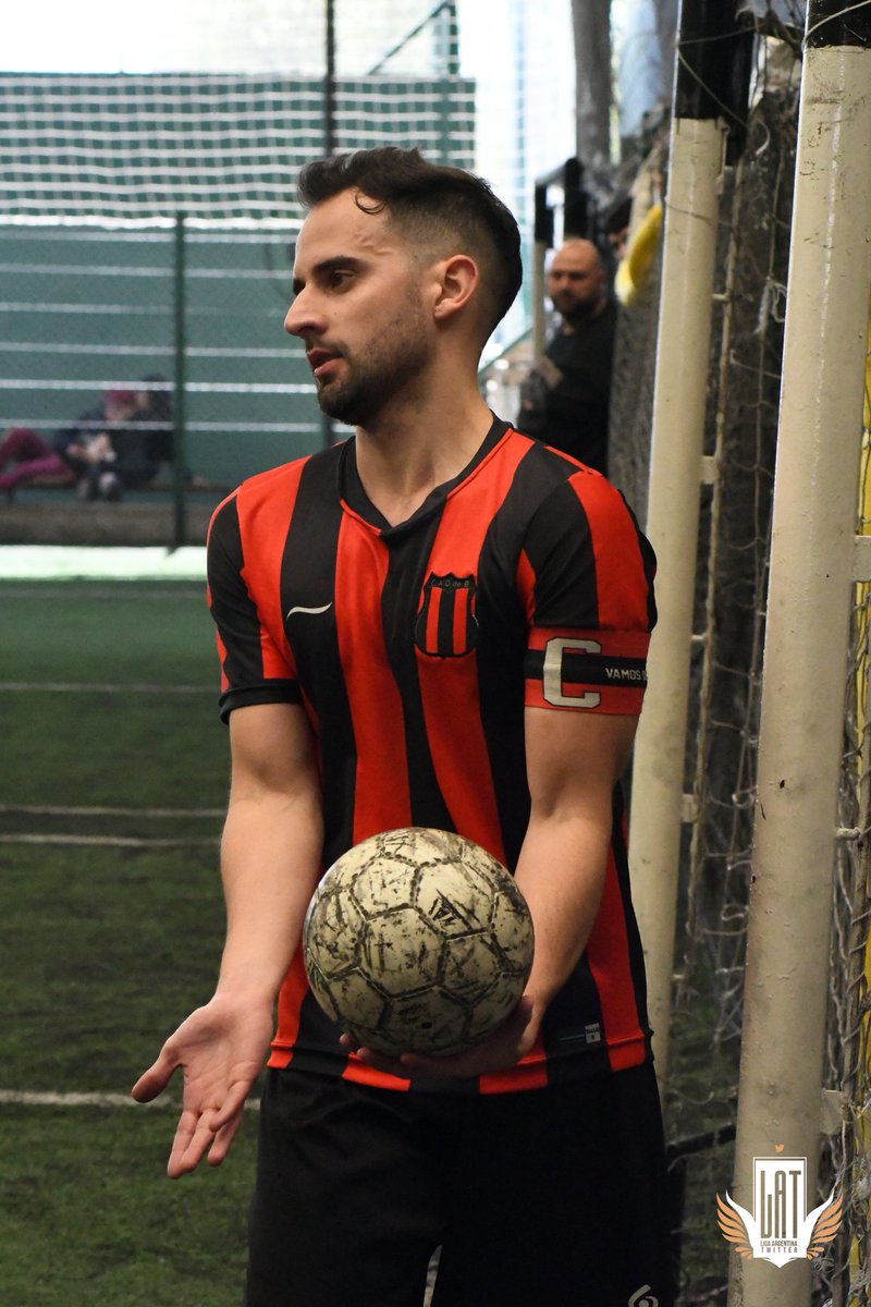 LAT_ARG's tweet image. 🏆 #CopaDeOroLAT.

▶️ El año pasado disputaron la #Liga3. Este sábado, @defensores_lat irá por el titulo ante Telmo. 

👊 Victoria en los penales frente a @LanusLat y festejo.