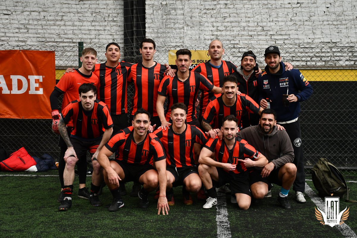 LAT_ARG's tweet image. 🏆 #CopaDeOroLAT.

▶️ El año pasado disputaron la #Liga3. Este sábado, @defensores_lat irá por el titulo ante Telmo. 

👊 Victoria en los penales frente a @LanusLat y festejo.