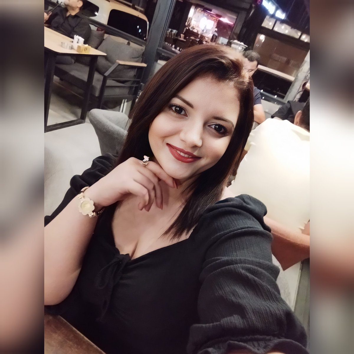 Haticeofficial5's tweet photo. #YeniProfilResmi https://t.co/0OloRUyGb0