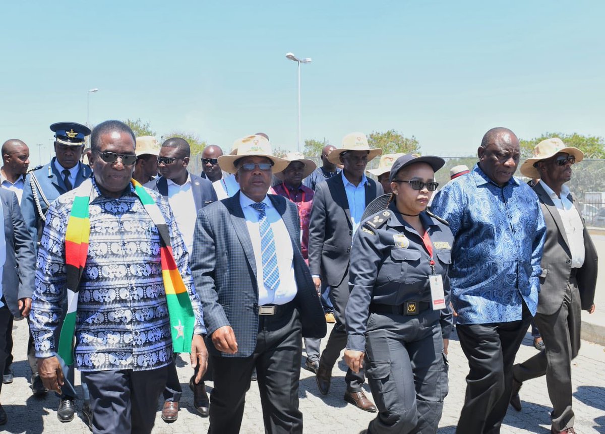 PresidencyZA's tweet photo. [PHOTOS]: HE President @CyrilRamaphosa and HE President @EDMnangagwa of the Republic of Zimbabwe on a guided tour of the Beitbridge Border facilities in Musina, Limpopo.

#SecuringOurBorders 🇿🇦 https://t.co/GK5lhF08Nm