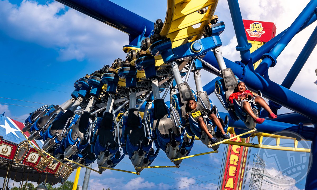 Thrilltography1's tweet photo. Soaring through the skies on #FreedomFlyer at @FunSpotAmerica Orlando. https://t.co/FKU6U7yIDF