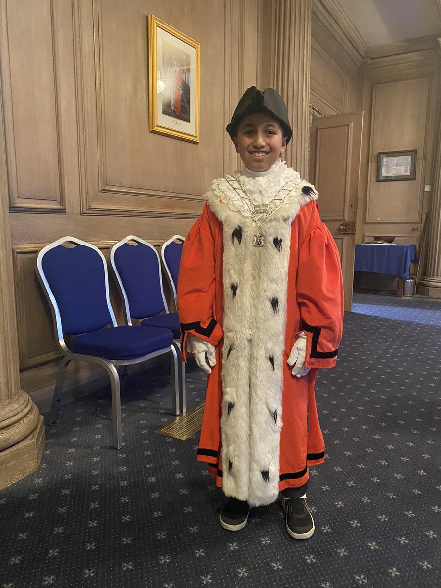 The first photo of our new <a href="/LSChildrenMayor/">Leeds ChildrensMayor</a>