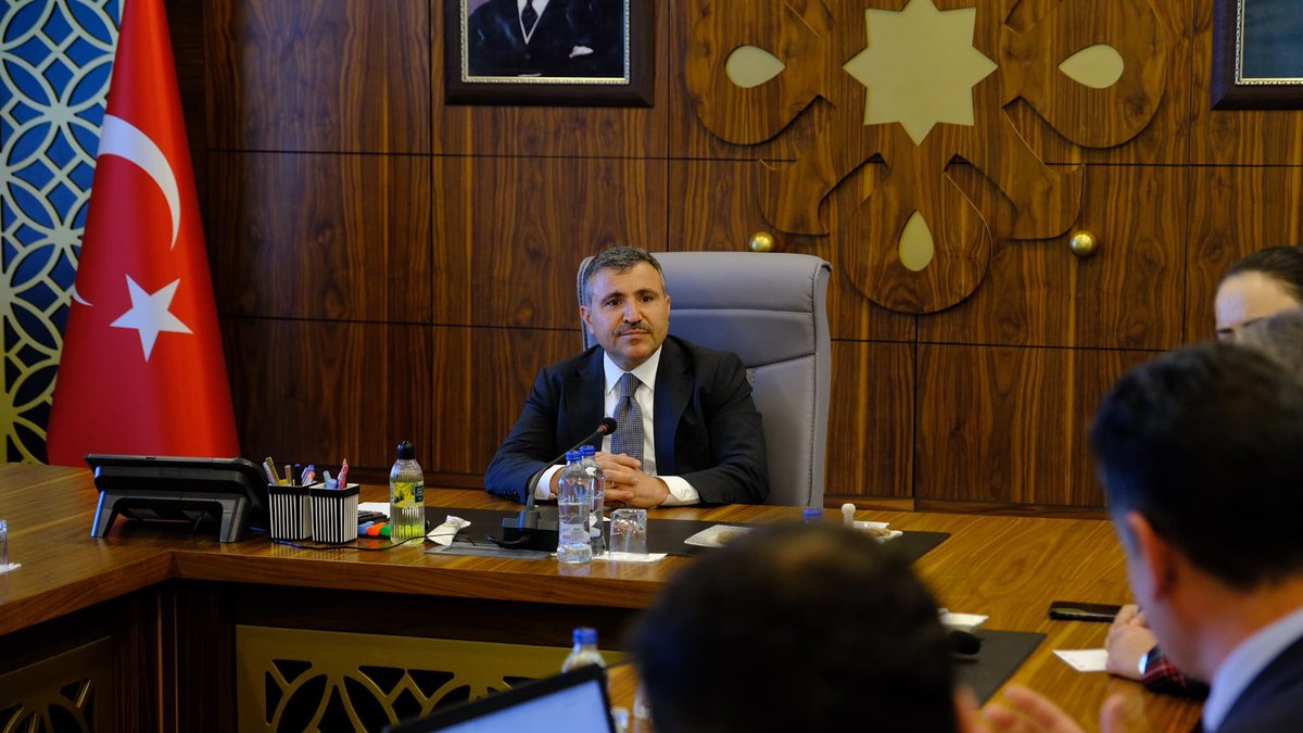 📍Cizre Kaymakamlığı

Valimiz Sayın Cevdet Atay başkanlığında,

Vali Yardımcısı Talha Altuntaş, Cizre Kaymakamı Nazlı Demir, DSİ 10. Bölge Müdürü Mahir Arslan, ilgili kurum müdürleri ve yüklenici firma yetkililerinin katılımı ile, 

Cizre Barajı ve Hidroelektrik Santrali