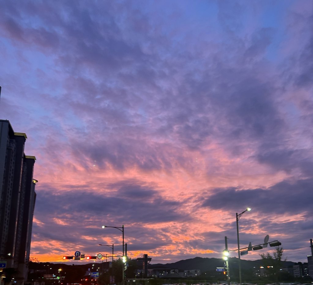 “Happiness depends upon ourselves.”

— Aristotle

행복은 자기 스스로에게 달려있다

#섹트 #맘눌뎀