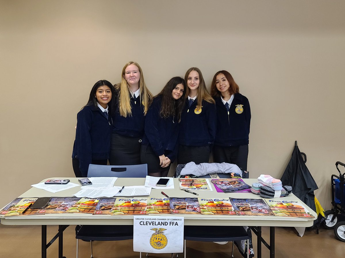 MrsKSchroeder's tweet photo. Ag Issues Team did a fantastic job today speaking to our Greater Cleveland Chamber today! Thank you for the opportunity to share our story. #TheClecelandISDWay #AgIssues #FFAntastic @ClevelandISDTX @CHS_CISD @ClevelandISDCTE https://t.co/gn3mCIiXJz