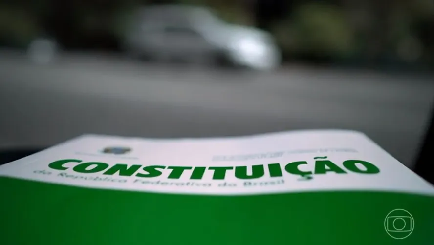 JornalOGlobo's tweet photo. 35 anos da Constituição Cidadã l Entenda como o texto, referência no mundo, garantiu direitos básicos aos brasileiros

Segue o fio 🧶