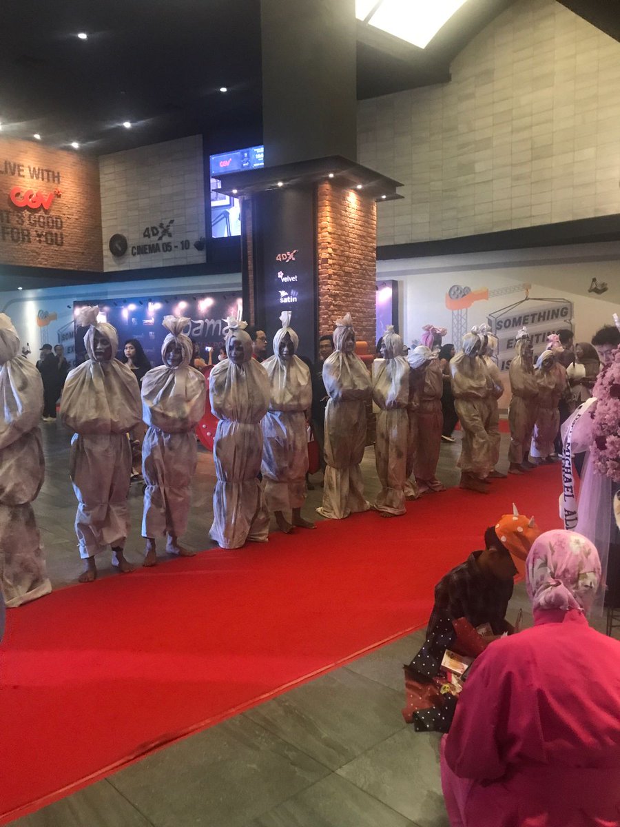 shaoranmuse's tweet photo. Gala premiere Pamali Dusun Pocong ✨ https://t.co/8pZf0REWh9