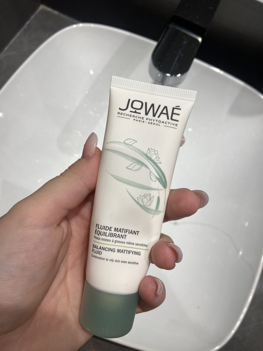 fearlesswithlou's tweet photo. per me questa la migliore crema per il viso a mani basse https://t.co/MMvOZ97tdA