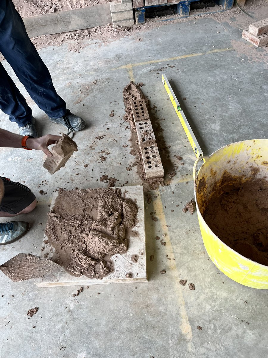 CreativeStannes's tweet photo. Bricklaying again @stannesacademy #constructioninschool https://t.co/azyUz8ET14
