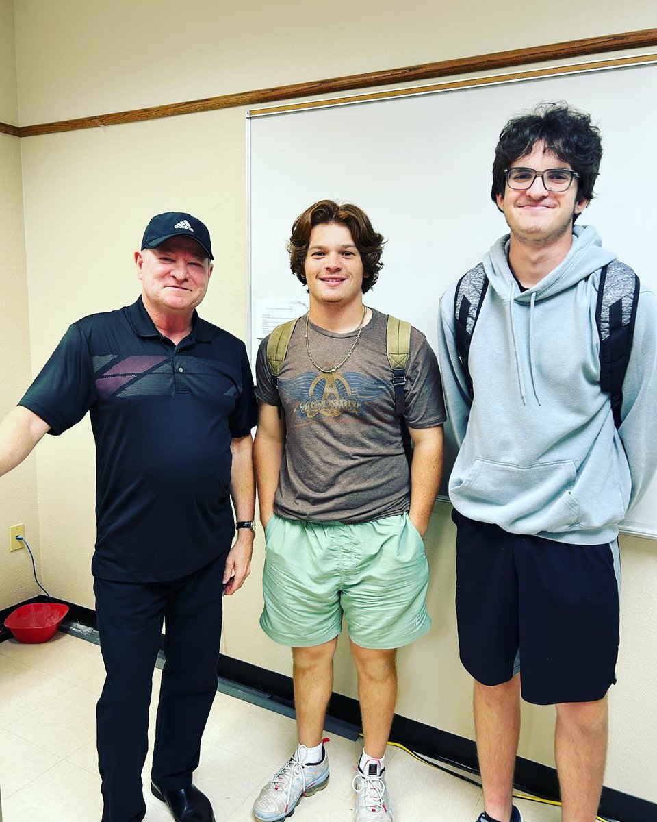 SchreinerBSB's tweet photo. Fall 2 begins today!! #picswprofs #FIGHTforSCHREINER https://t.co/weJ0Qbj4Wm