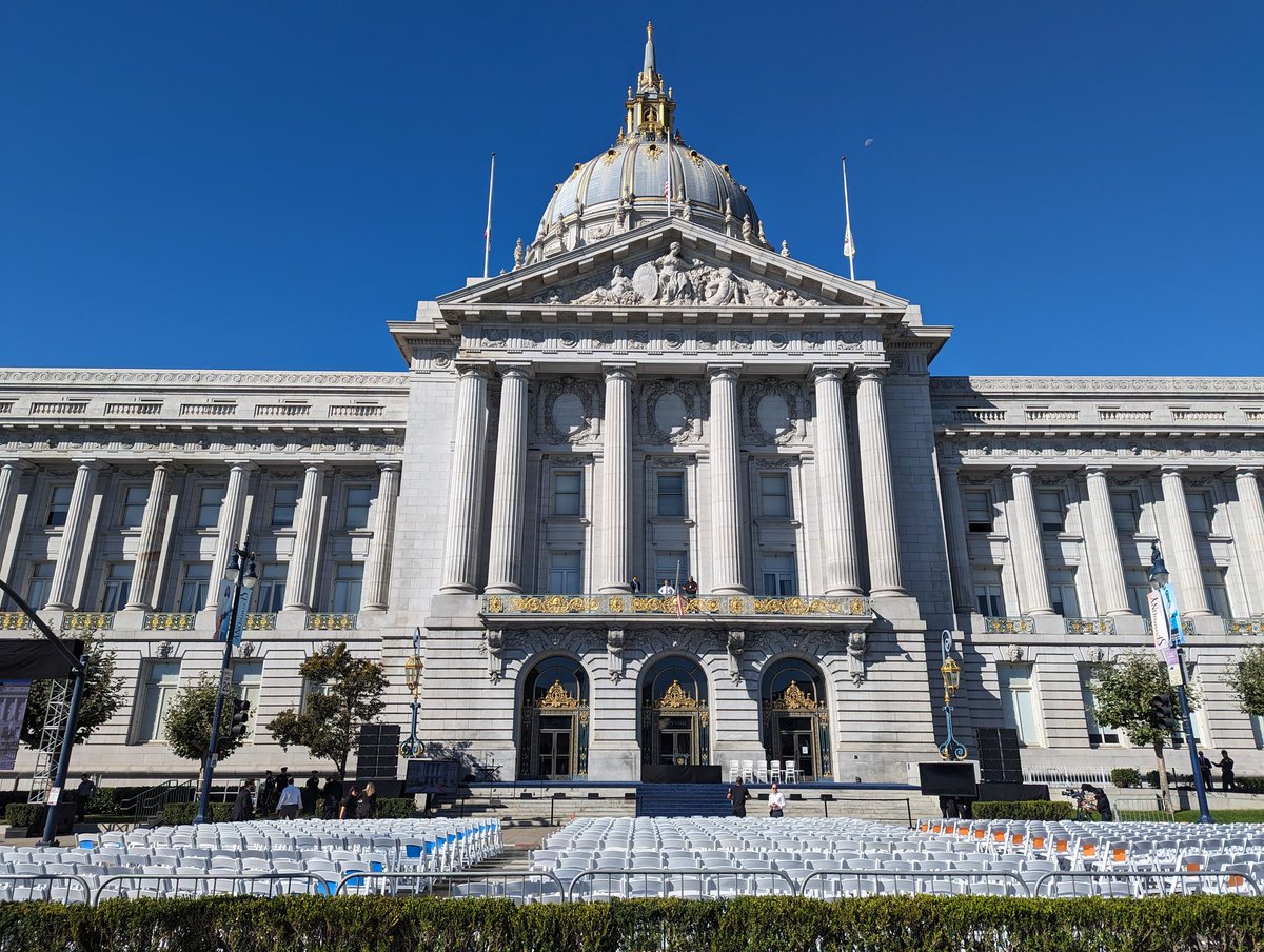 Setup underway for #DianneFeinstein's memorial service at #sanfrancisco City Hall. @jewishsf