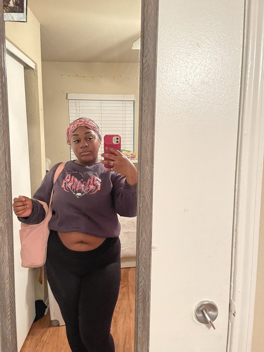 x_richell's tweet image. “She got a little bit of stomach but that’s okay” 😩