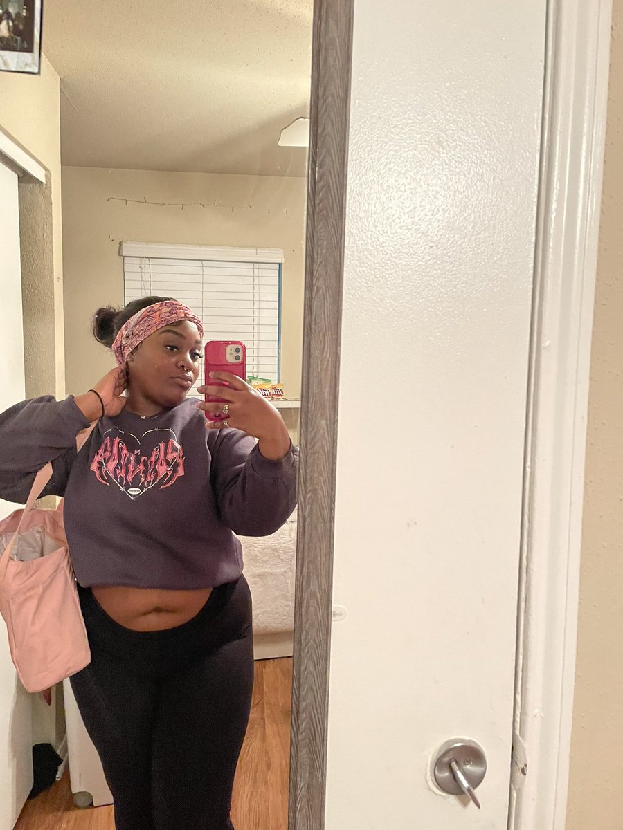 x_richell's tweet image. “She got a little bit of stomach but that’s okay” 😩