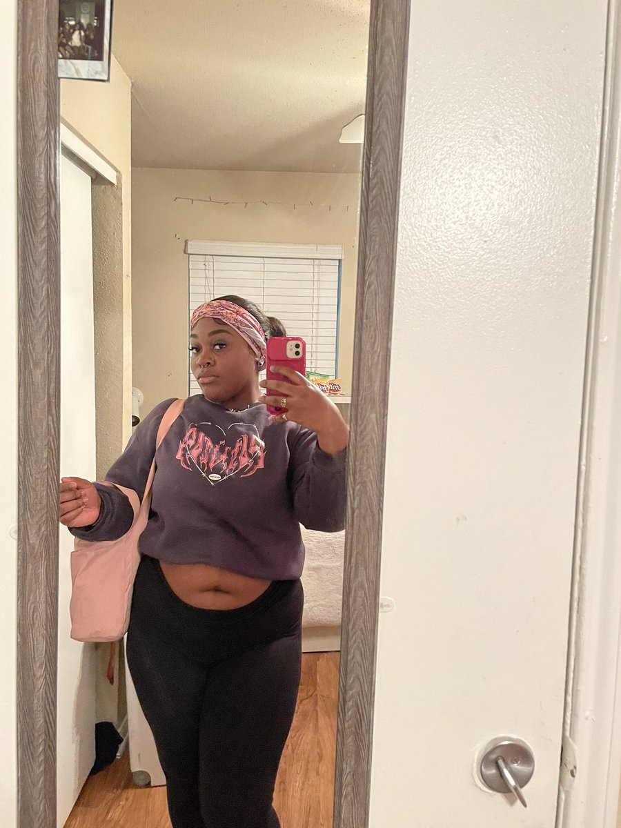 x_richell's tweet image. “She got a little bit of stomach but that’s okay” 😩