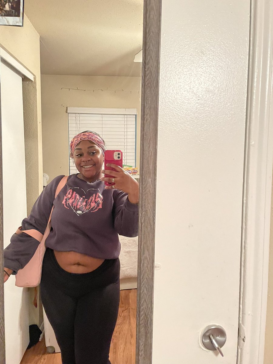 x_richell's tweet image. “She got a little bit of stomach but that’s okay” 😩