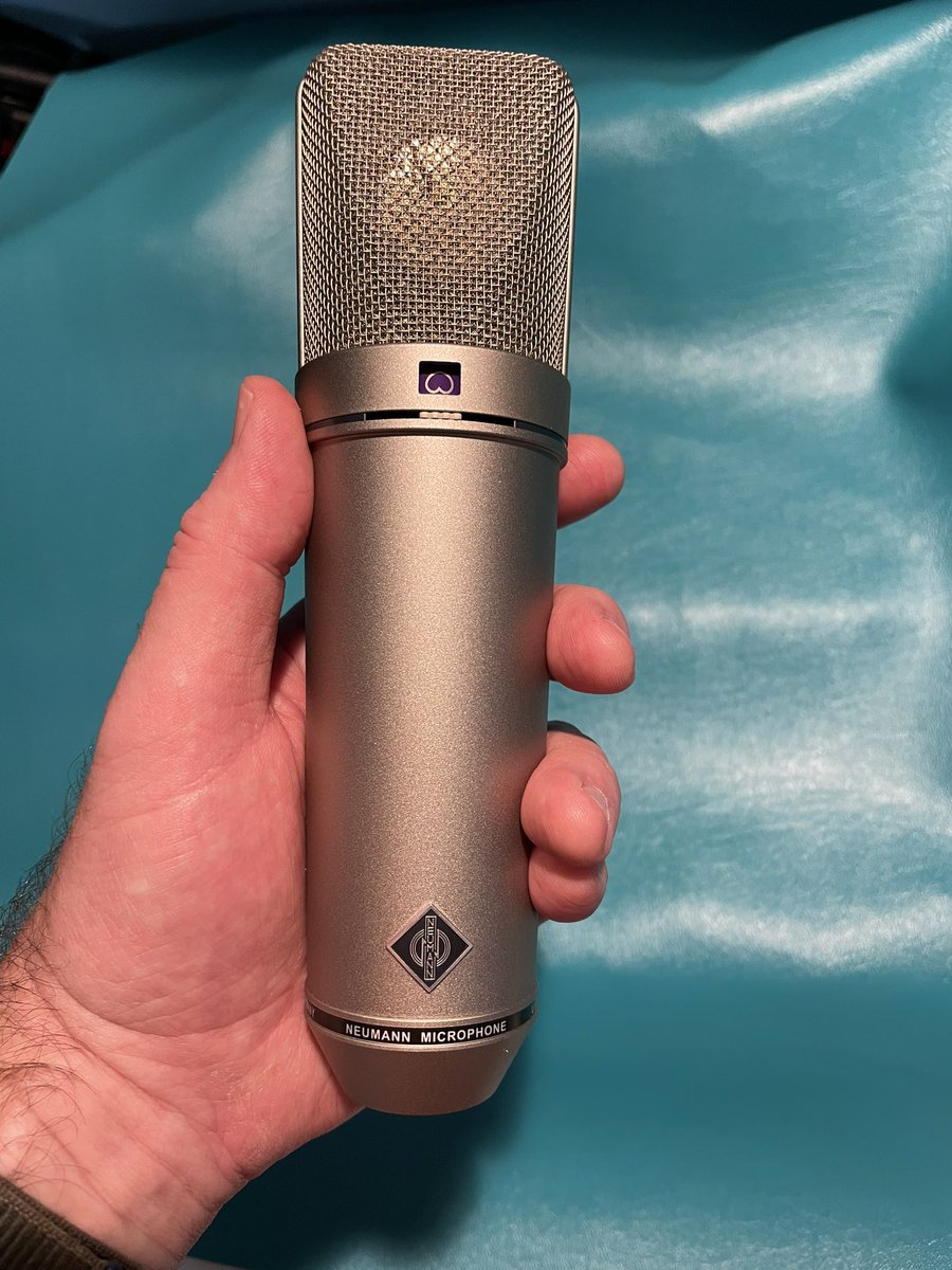 lozrecords's tweet photo. Vocal day for my new album at LoZRecords. #recording #recordingstudio #lozrecords #torbinharding @NeumannBerlin #myneumann #neumannu67 #songwriter #vocalist #indiemusic #worcesterma #audioengineer #music #producer @TorbinH https://t.co/kpwnEcpxMc