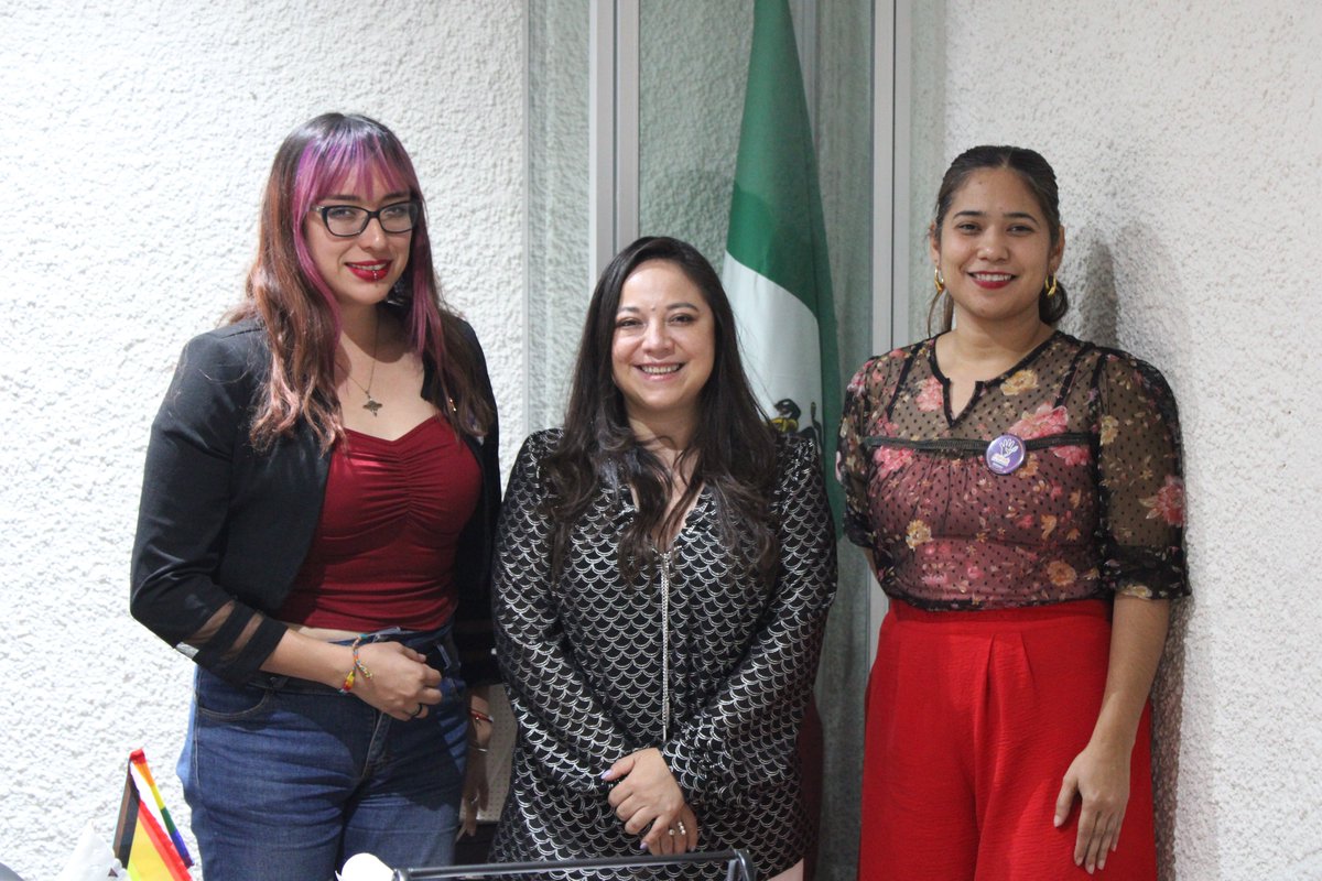cedh_bcs's tweet photo. La Presidenta de la #CEDHBCS, Charlene Ramos, sostuvo un encuentro con Berenice Serrato, Dir. Gral del #ISMUJERES y Megan Vélez , Coord. Operativa de PAIMEF, con el objetivo de estrechar lazos interinstitucionales en defensa y promoción de los #DDHH de las mujeres de #BCS. https://t.co/k01spIktzW
