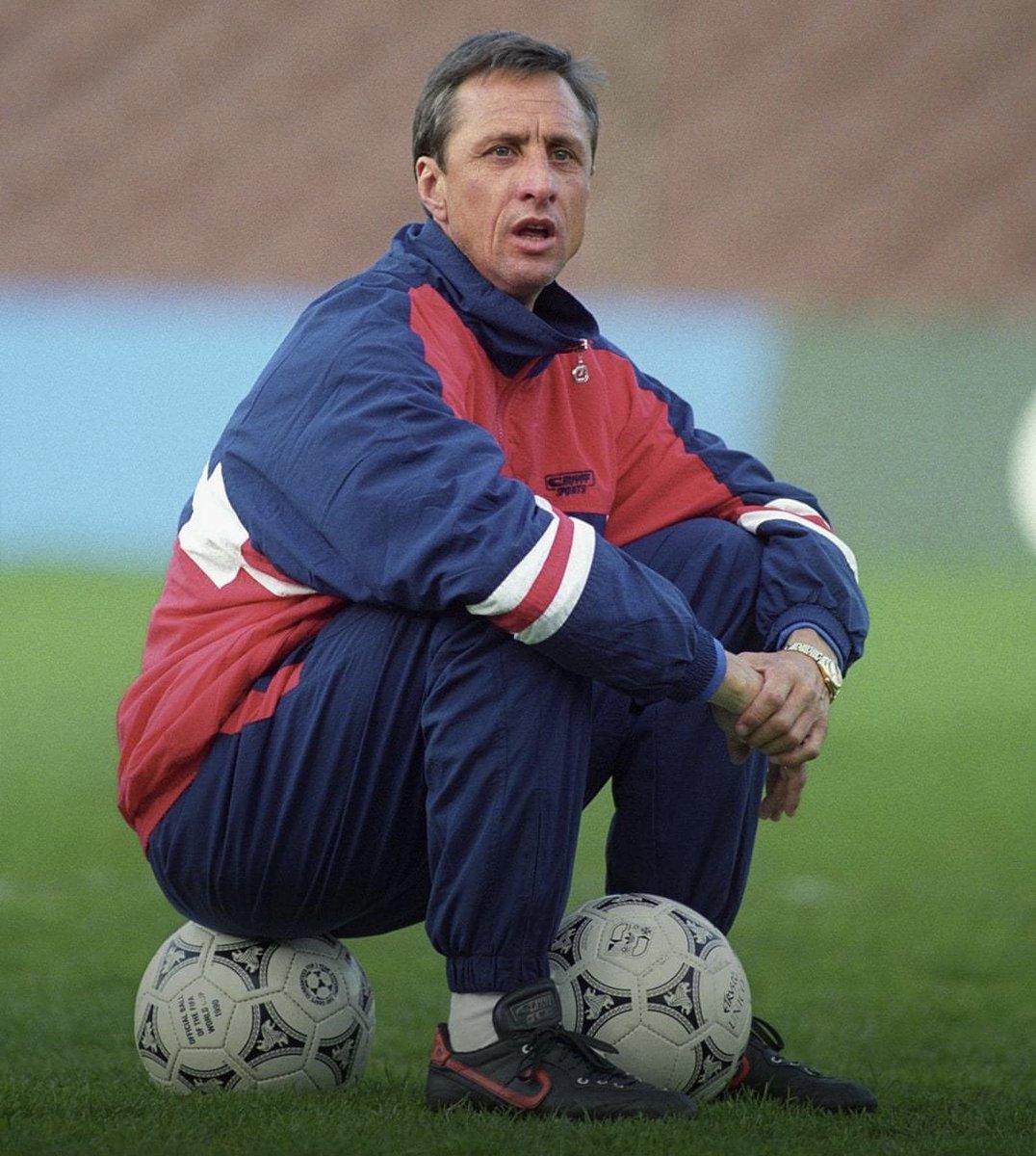 Quiet Coaching ▪️

Consider giving your youth teams time to play without your voice. 

Just sit on a ball, observe and enjoy. 

#TOVO