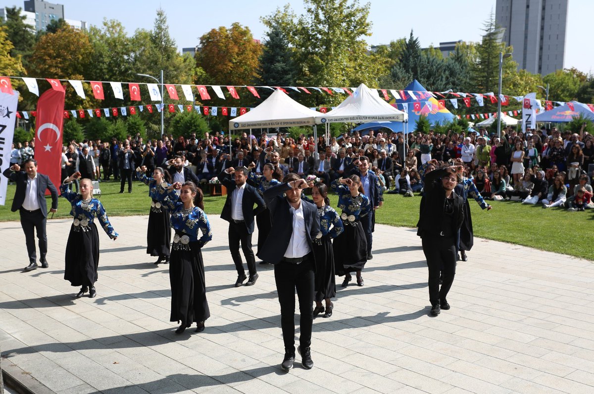 Gazi_Universite's tweet photo. 🔵Üniversitemiz tarafından “Cumhuriyetimizin 100. Yılında Gazi Üniversitesi Ailesine Hoş Geldiniz Programı” düzenlendi. Birbirinden güzel etkinliklere yer verilen programda öğrencilerimiz Gazili olmanın ayrıcalığını doyasıya yaşadı.

#GaziÜniversitesi https://t.co/dCuaTnw7Yn