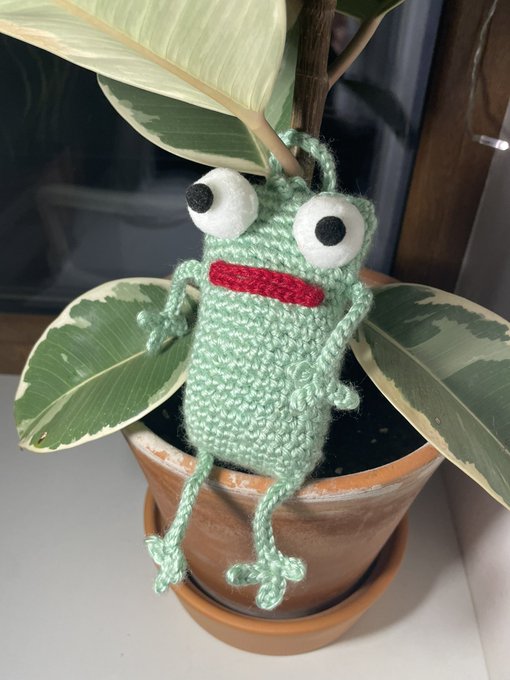 DarknessPixie 🧚‍♀️ - Gn 💤 If you dream this weird froggy this night - you'll be very successful in life 🐸 https://t.co/Hcq2uGgGVb