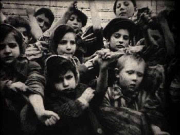 ANPIRomaPosti's tweet photo. "Nella sola #Auschwitz furono uccise oltre 19 mila persone di etnia #Rom.Altre 30.000 furono assassinate negli #StatiBaltici e nei territori dell'#UnioneSovietica."

Il #10ottobre 1944 ad #Auschwitz furono massacrati dai nazisti, in un solo giorno, più di 800 bambini #Rom. https://t.co/DvqxgZmHhF