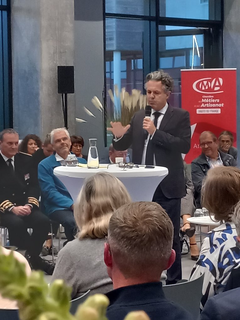CMA_HdF's tweet photo. Ce soir la #CMAHdF Antenne d’Arras accueille @Ecologie_Gouv pour son Tour de France de l’écologie avec une conférence sur la transition écologique animée par @ChristopheBechu et @AgnesRunacher et en présence de @FLeturque ♻️ https://t.co/UiZ0tVxSFN