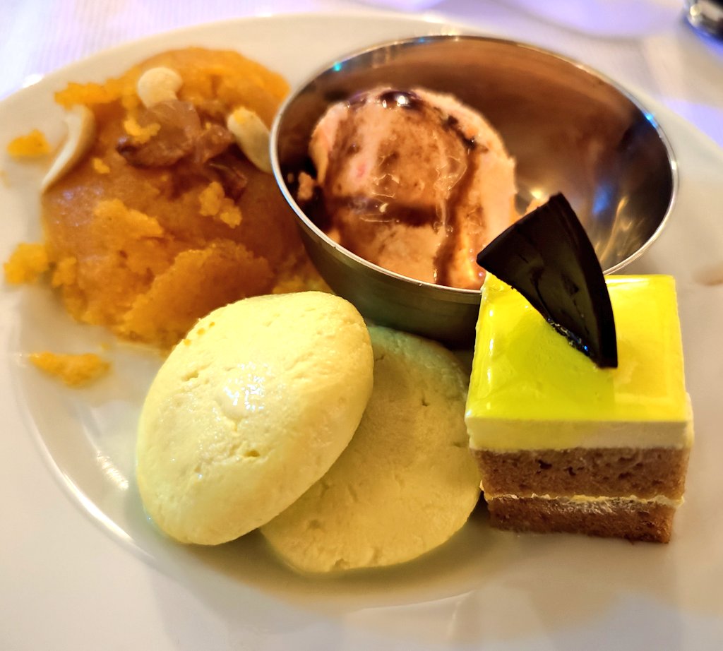 ialimustufa's tweet image. Sweets at @react_india;

#reactindia2023