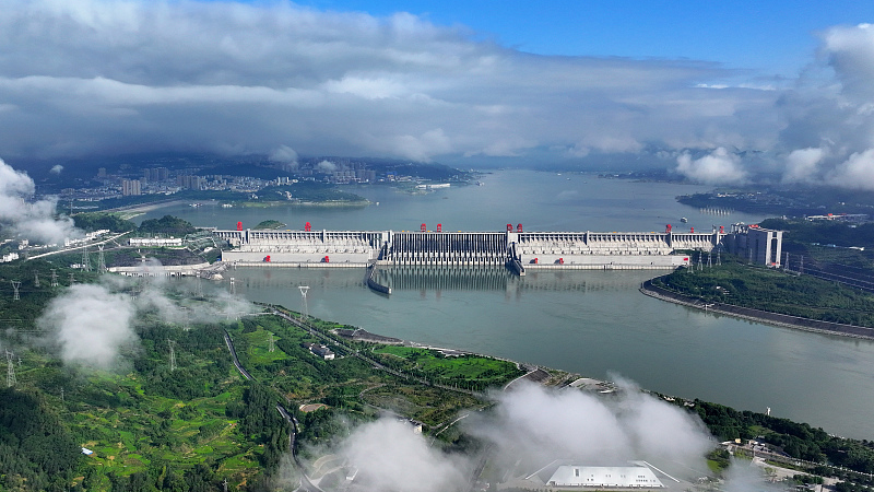 🌍 The Three Gorges Dam in China is the world's largest hydroelectric power station, generating enough electricity to power millions of homes. 💡🏞️ #ThreeGorgesDam