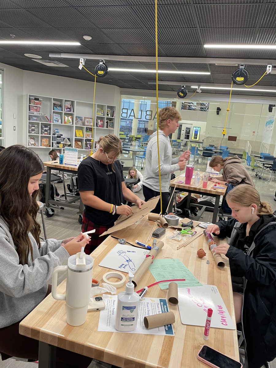 Busy day in Human Body Systems! Students are hard at work building their prosthetic limbs! They are studying the skeletal muscle system and the connective tissues that hold our limbs together. 🩻💪🏽🦵🏽