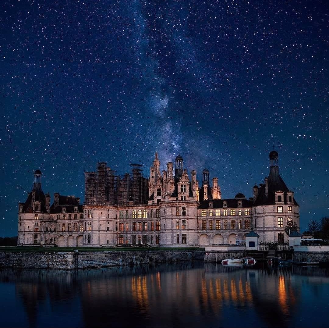 ʟᴏᴠᴇʟʏ ᴇᴠᴇɴɪɴɢ ᴀʟʟ ..😘🍂🍁🧡🍂🌼🌿❤️

#ᴘᴇᴀᴄᴇᴀɴᴅʟᴏᴠᴇ

@chateaudechambord 🏛️
france chambord castle palace art architecture royal landscape night sky nightsky milkyway luxury nature dream nightsky