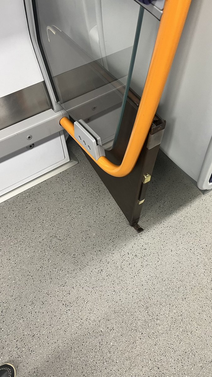 QuarshieAwuah's tweet photo. @Se_Railway  below was left on the seat of the train that pulled in on platform 1 @ approximately 1824hrs @NetworkRailCHX . I have kept it safe behind the seats https://t.co/niJaFBDNDD